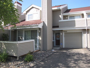 Building Photo - 2BR/1.5BA Townhouse *Near Parkers Lake!* - Plymouth- Available Sept 1!