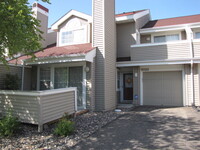 Building Photo - 2BR/1.5BA Townhouse *Near Parkers Lake!* - Plymouth- Available Sept 1!