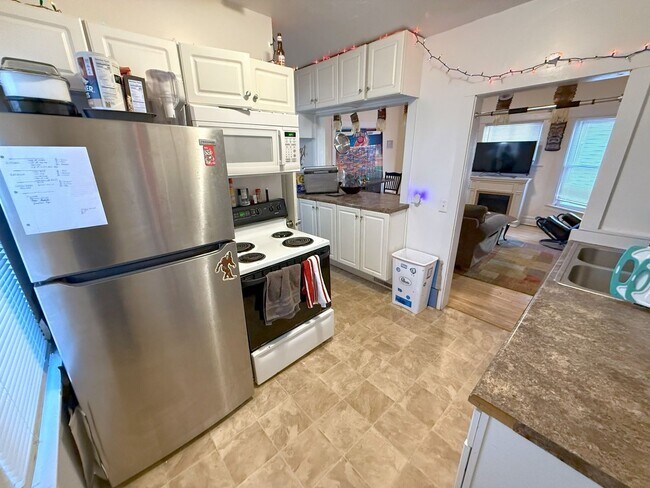 Building Photo - 1117 Bowen Ct