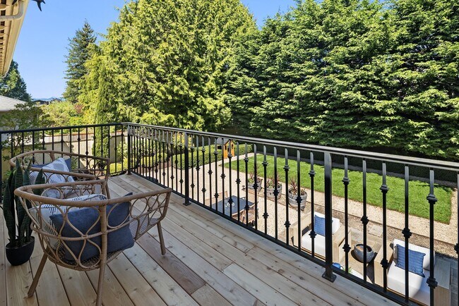 Building Photo - Elegant 4 Bedroom 2.5 Bath Tuscan Style Home in Magnolia West Hill