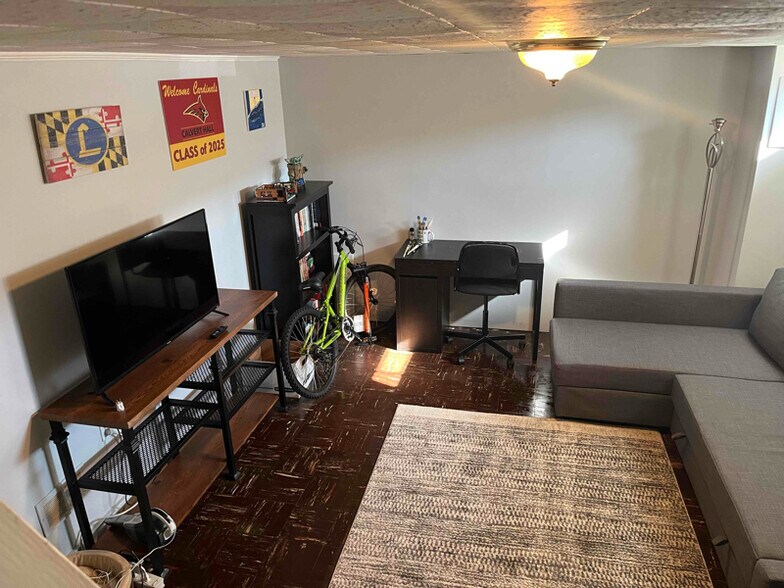 Building Photo - 1658 Thetford Rd