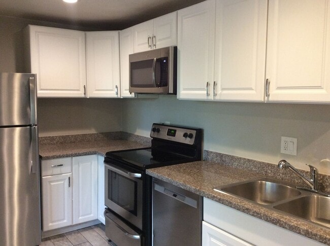 Building Photo - Lovely 3 Bdrm+ -  2 story home in Tacoma! ...