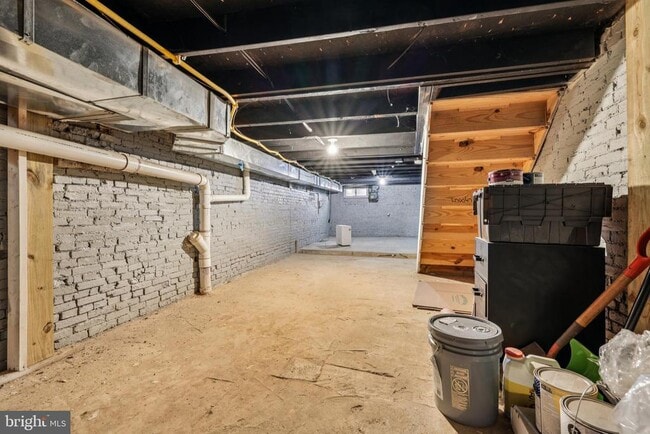 Building Photo - 49 E Heath St