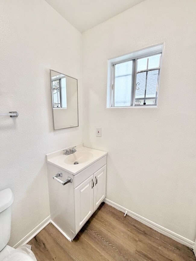 Building Photo - 138 W 93rd St
