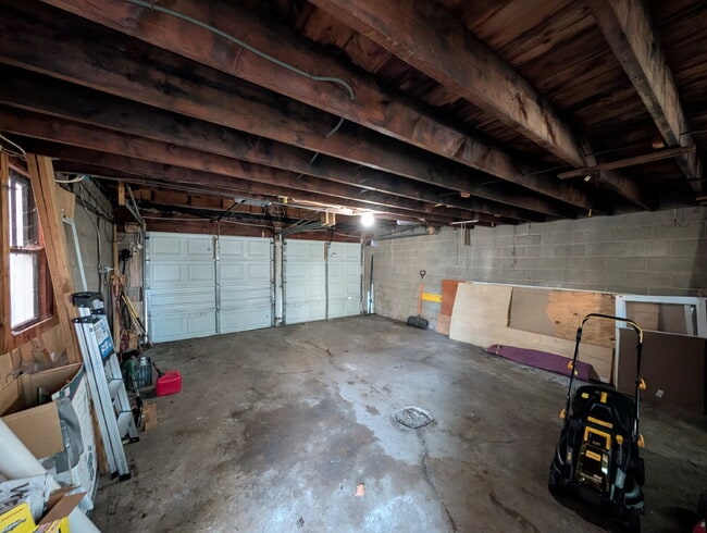 Building Photo - 202 E Barker Ave