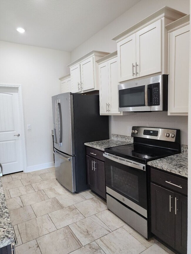Building Photo - Welcome to this stunning 4-bedroom, 3-bath...
