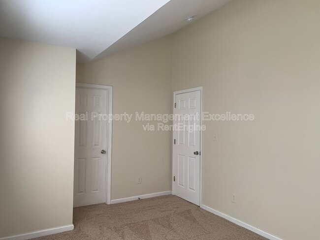 Building Photo - 5611 Sojourn Dr