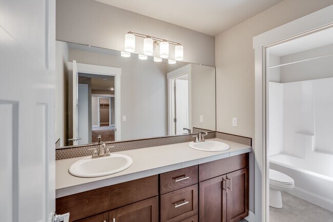 Building Photo - Beautiful 4 Bed, 3 Bath Rental Home in She...