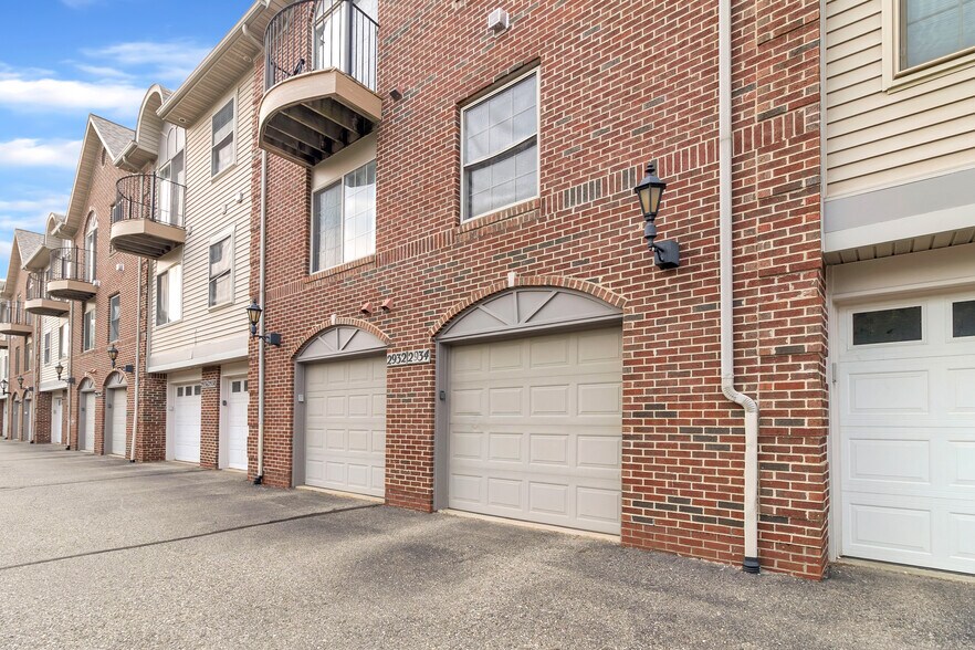 Building Photo - 2934 Signature Blvd