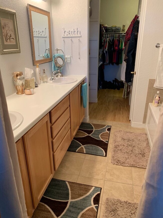 Building Photo - Charming Ranch Style 2 bedroom, 2 bathroom...