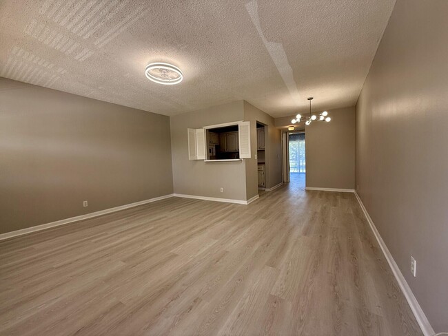 Building Photo - 305 Camden M