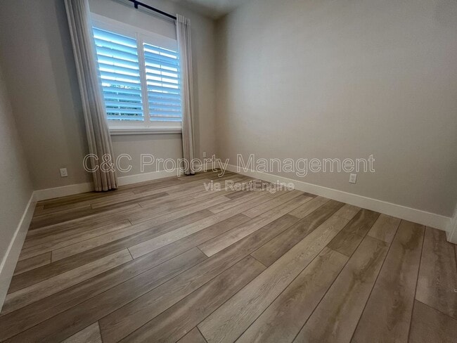 Building Photo - 2996 Minaret Wy