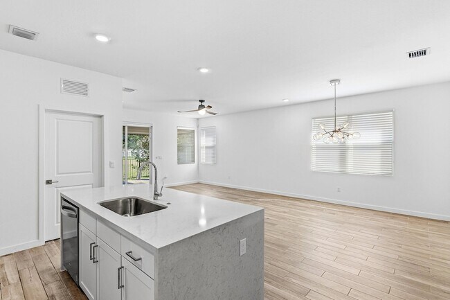 Building Photo - 18446 Claybrook St