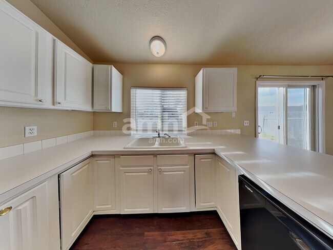 Building Photo - 1914 Cambridge St