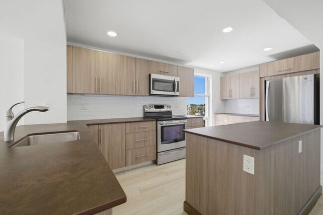 Building Photo - 3901 S Flagler Dr