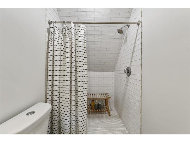 Building Photo - 809 1st St W