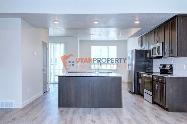 Building Photo - 967 W 540 S