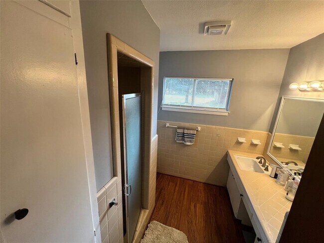 Building Photo - 213 S FM 1660
