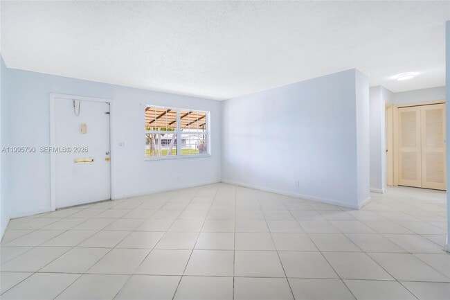 Building Photo - 1005 SW 18th St