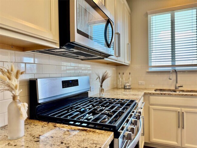 Primary Photo - 717 Bayberry Cir