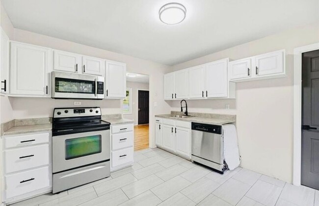 Building Photo - 7020 Hadley St