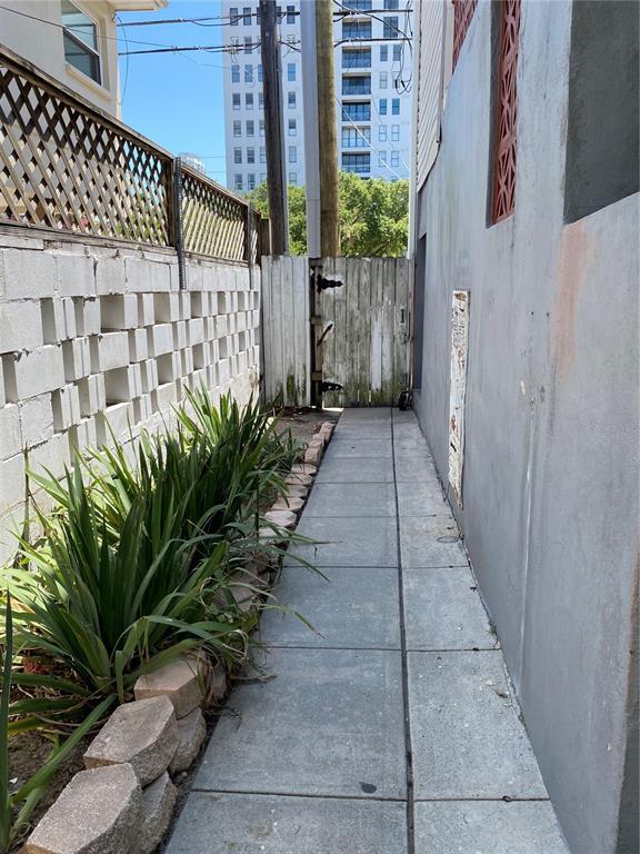 Building Photo - 236 6th Ave N