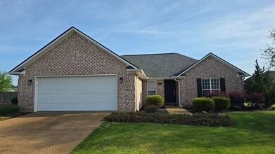 Building Photo - Beautiful home just minutes to Medina Middle School with Lawn care included