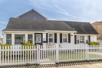Building Photo - 5800 Calvert Ave