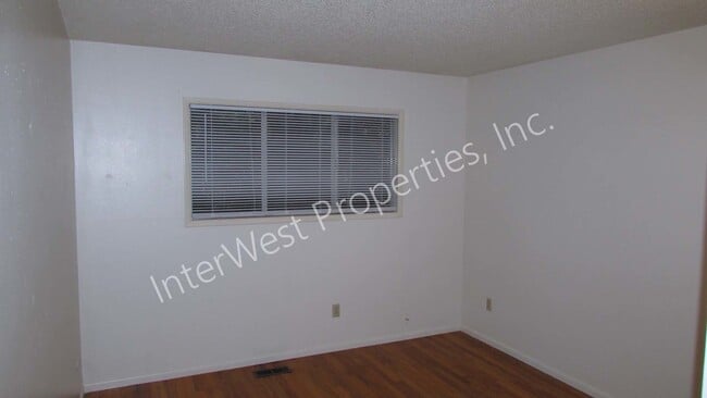 Building Photo - MCCA01