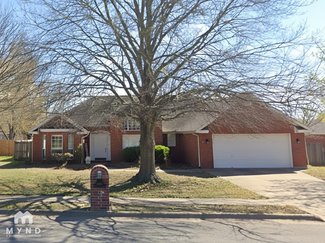 Building Photo - 4349 W Bell Flower Dr