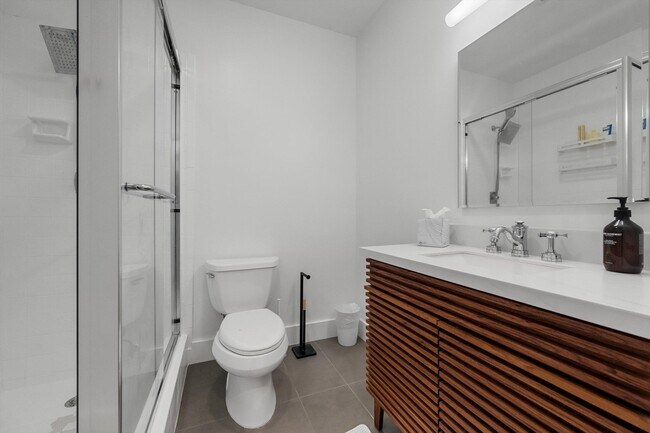 Building Photo - 11223 Pond View Dr