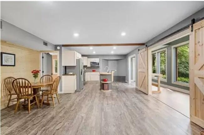 Building Photo - 4 bedroom house, Van Buren