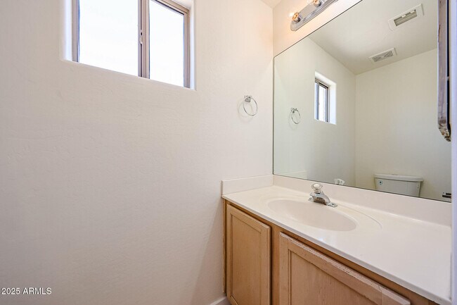 Building Photo - 7315 W Fleetwood Ln