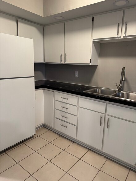 Building Photo - 115 Beechnut St