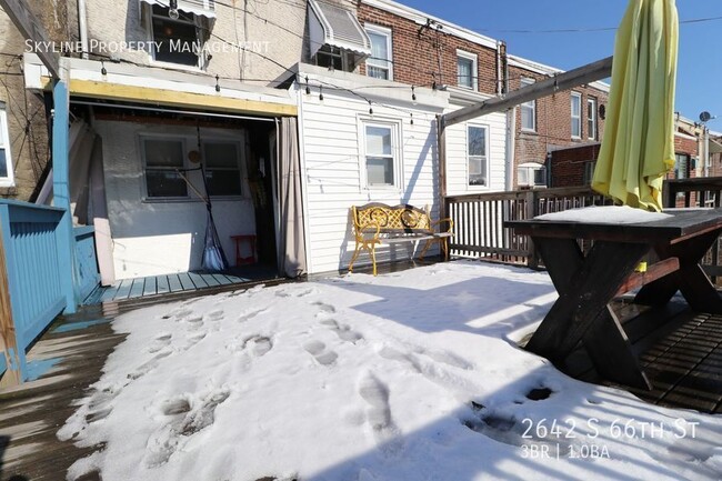 Building Photo - 2642 S 66th St
