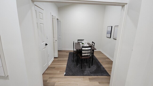 Building Photo - Fully updated 6 bed house!!! 1911 David!