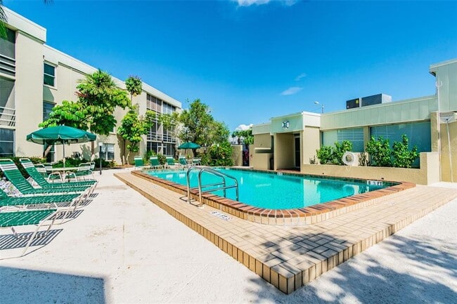 Building Photo - 2302 S Manhattan Ave