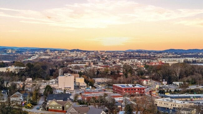 Building Photo - 207 Old Mountain Rd