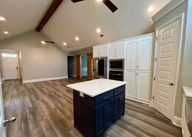 Building Photo - 3520 Spence Dr