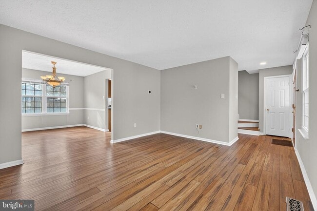 Building Photo - 8813 Francesca Dr