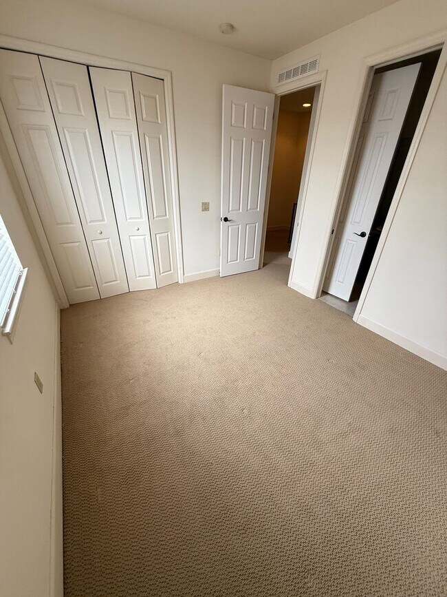 Building Photo - Packwood Townhomes