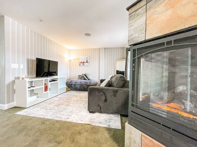 Building Photo - 287 E Fountain Blvd