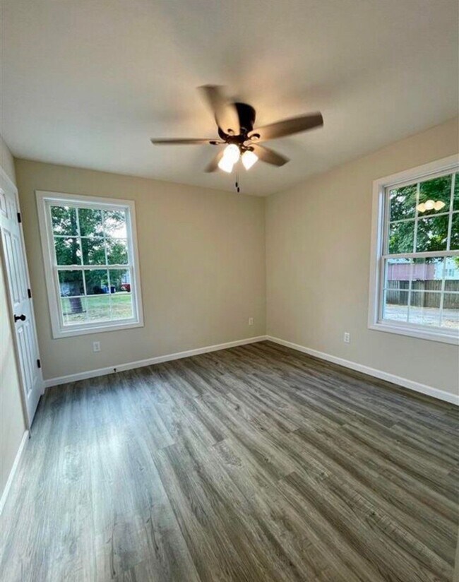 Building Photo - 200 S Underwood St