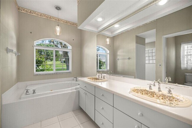 Building Photo - 482 W Fenway Dr