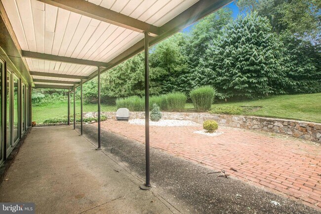 Building Photo - 3406 Woodvalley Dr