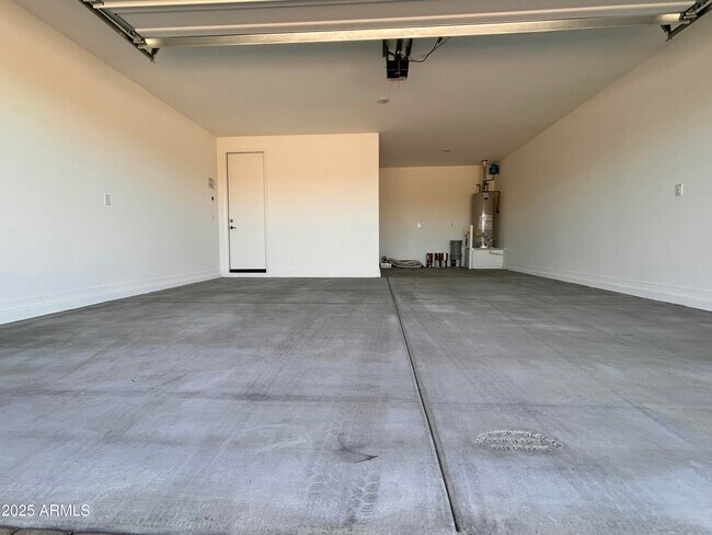 Building Photo - 4347 W Bradshaw Creek Ln