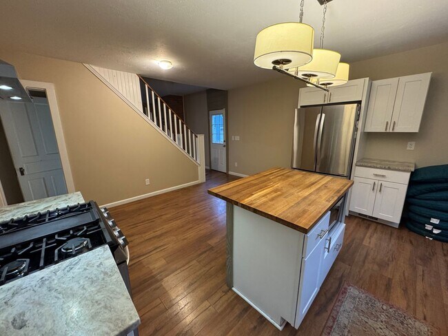 Building Photo - Beautifully Renovated 3BR Row Home in Deutschtown – Spacious, Modern & Incredible Location