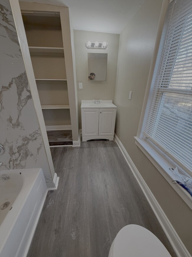 Building Photo - 304 Porter St