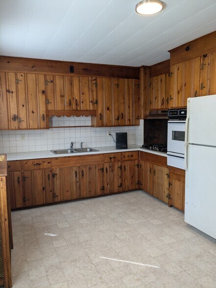 Building Photo - 535 Saint Joseph St