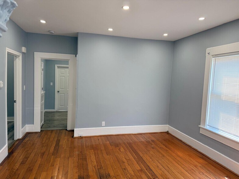 Building Photo - 28 Elm Ave